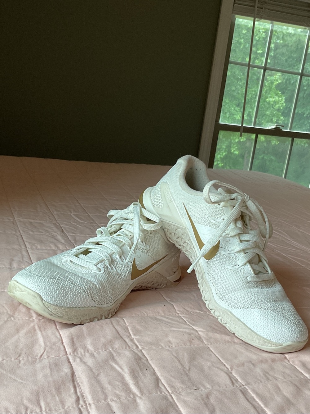 Nike  Metcon 4 with metallic gold
